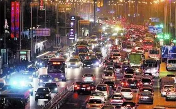 大件設(shè)備運(yùn)輸:百臺(tái)營(yíng)運(yùn)車輛保旅游節(jié)安全運(yùn)輸